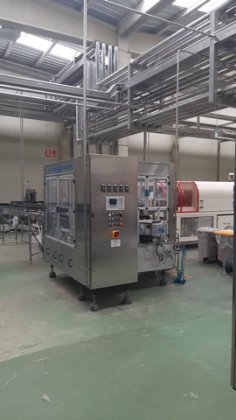 完成したPETボトリングライン(静水用)