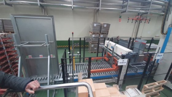 完成したPETボトリングライン(静水用)