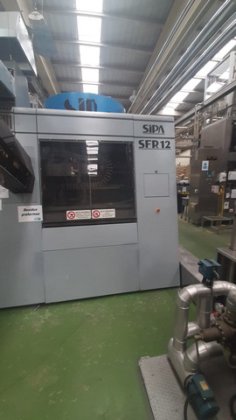 完成したPETボトリングライン(静水用)