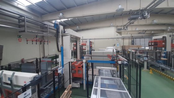 完成したPETボトリングライン(静水用)