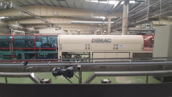 完成したPETボトリングライン(静水用)