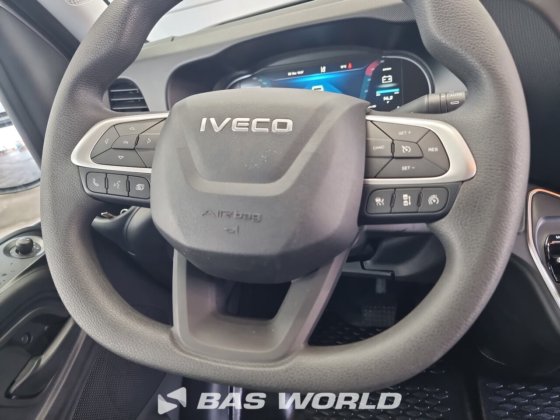 イヴェコ・デイリー 35C18 ボックスボディ