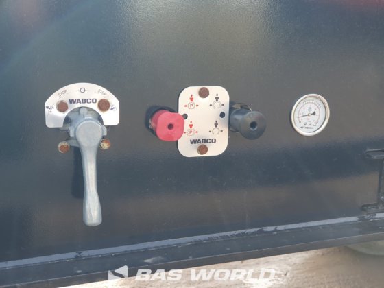 欧米茄木材拖车