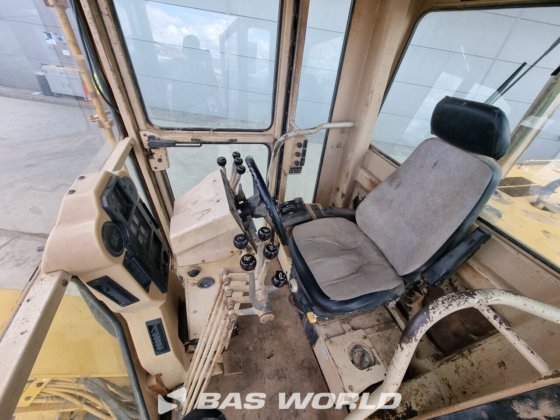 キャタピラー・グレーダー