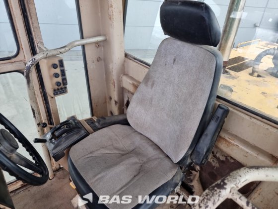 キャタピラー・グレーダー