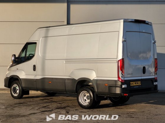 イヴェコ・デイリー 35C21 クローズド・ボックス・バン