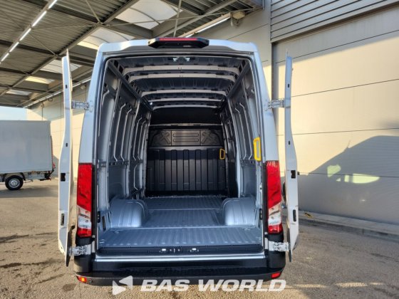 イヴェコ・デイリー 35C21 クローズド・ボックス・バン