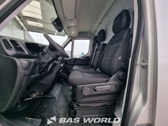 イヴェコ・デイリー 35C21 クローズド・ボックス・バン