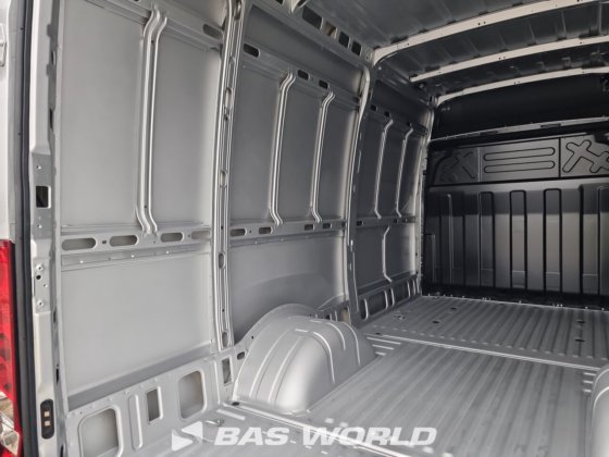 依维柯 Daily 35C21 封闭箱式货车