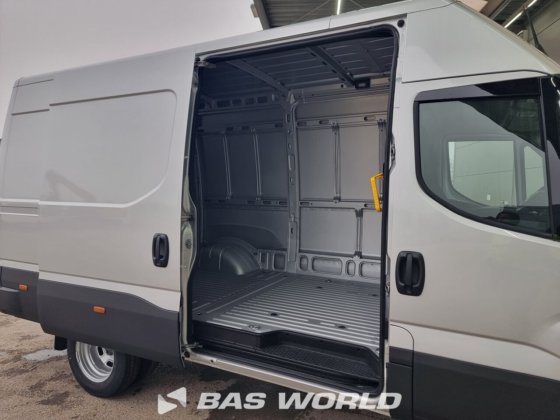 依维柯 Daily 35C21 封闭箱式货车