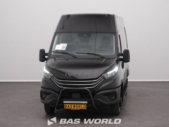 イヴェコ・デイリー 35C18 クローズド・ボックス・バン