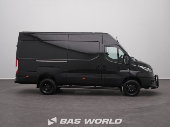 依维柯 Daily 35C18 封闭箱式货车