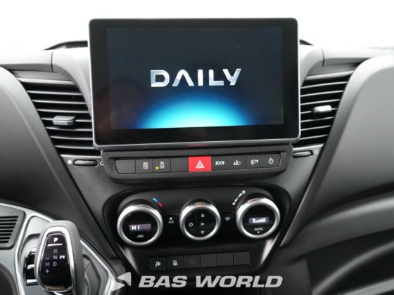 イヴェコ・デイリー 35C18 クローズド・ボックス・バン