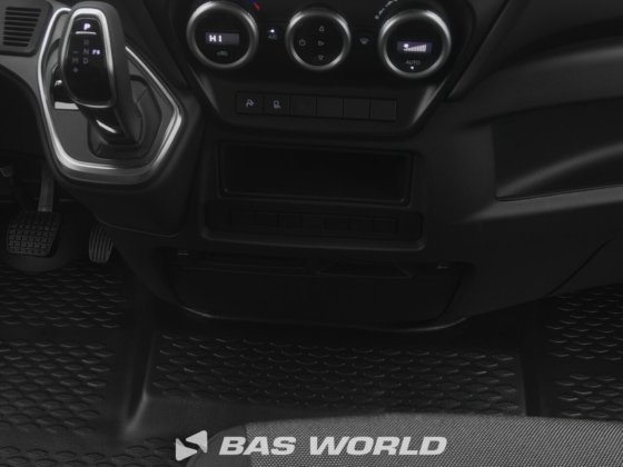 イヴェコ・デイリー 35C18 クローズド・ボックス・バン