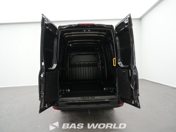 イヴェコ・デイリー 35C18 クローズド・ボックス・バン