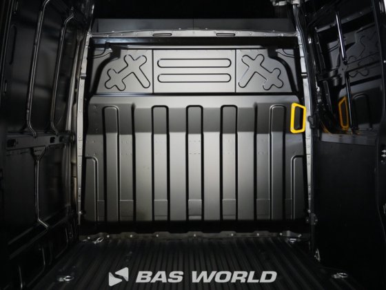 依维柯 Daily 35C18 封闭箱式货车