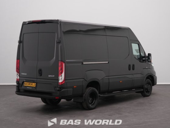 イヴェコ・デイリー 35C18 クローズド・ボックス・バン