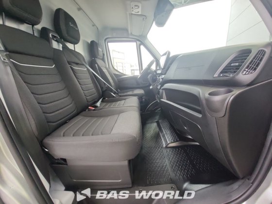 イヴェコ・デイリー 35C18 クローズド・ボックス・バン