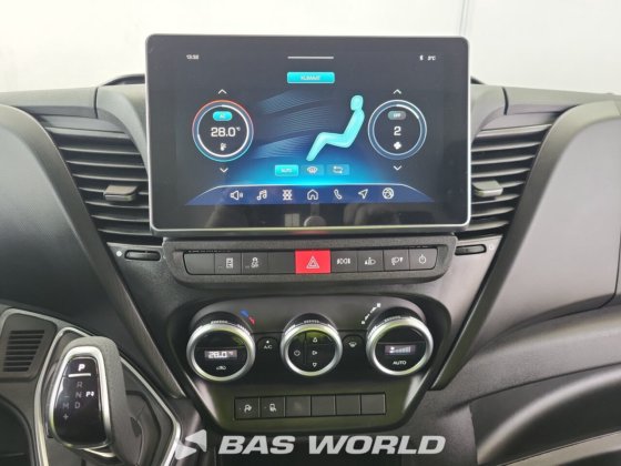 イヴェコ・デイリー 35C18 クローズド・ボックス・バン