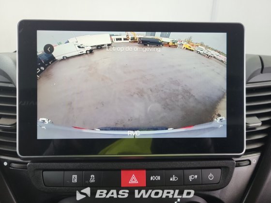 イヴェコ・デイリー 35C18 クローズド・ボックス・バン