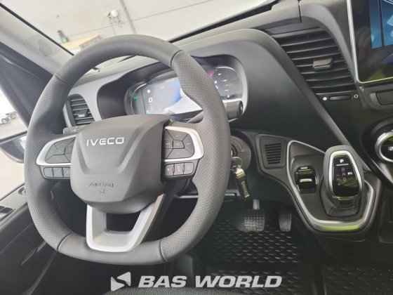 イヴェコ・デイリー 35C18 クローズド・ボックス・バン