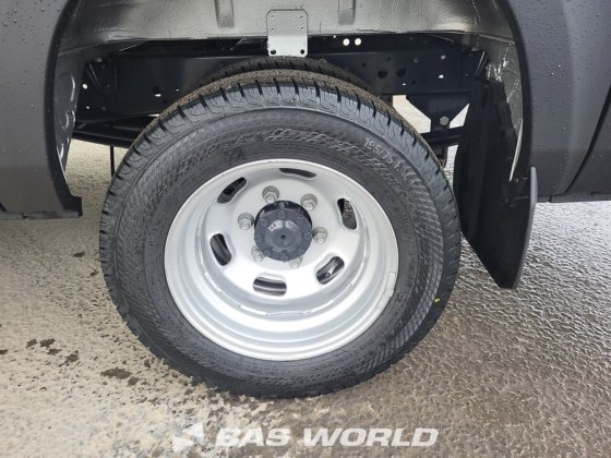 イヴェコ・デイリー 35C18 クローズド・ボックス・バン