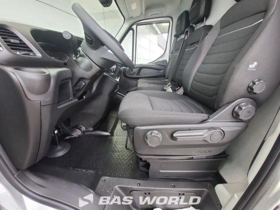 イヴェコ・デイリー 35C18 クローズド・ボックス・バン