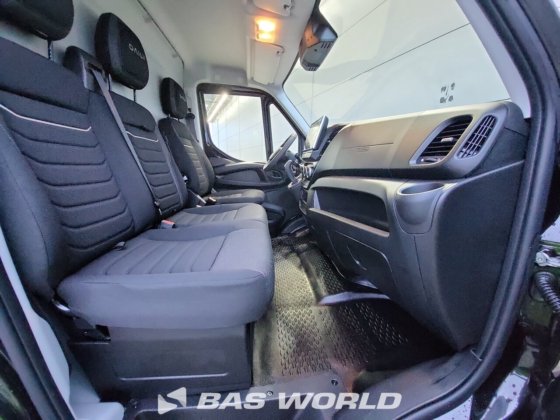 依维柯 Daily 35C18 封闭箱式货车