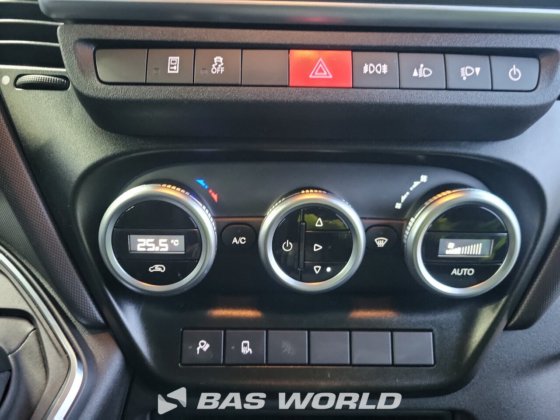 イヴェコ・デイリー 35C18 クローズド・ボックス・バン