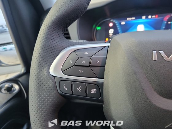 イヴェコ・デイリー 35C18 クローズド・ボックス・バン