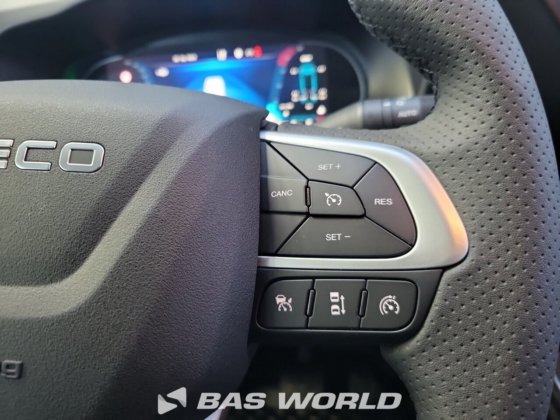 イヴェコ・デイリー 35C18 クローズド・ボックス・バン