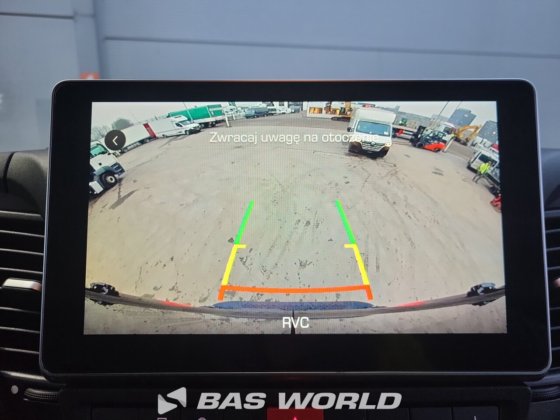 イヴェコ・デイリー 35C18 クローズド・ボックス・バン