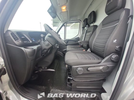 イヴェコ・デイリー 35C18 クローズド・ボックス・バン