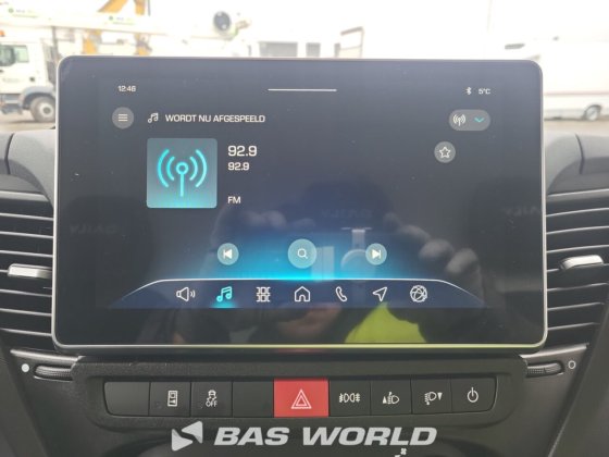 イヴェコ・デイリー 35C18 クローズド・ボックス・バン