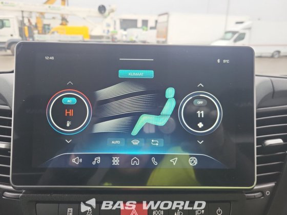 イヴェコ・デイリー 35C18 クローズド・ボックス・バン