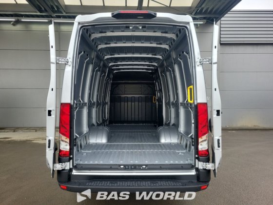 イヴェコ・デイリー 35C18 クローズド・ボックス・バン