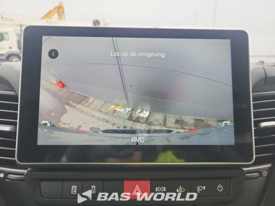 イヴェコ・デイリー 35C18 クローズド・ボックス・バン