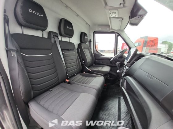 イヴェコ・デイリー 35C18 クローズド・ボックス・バン