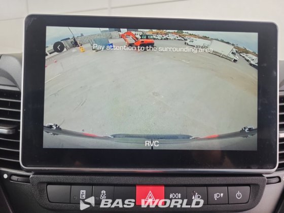 イヴェコ・デイリー 35C18 クローズド・ボックス・バン