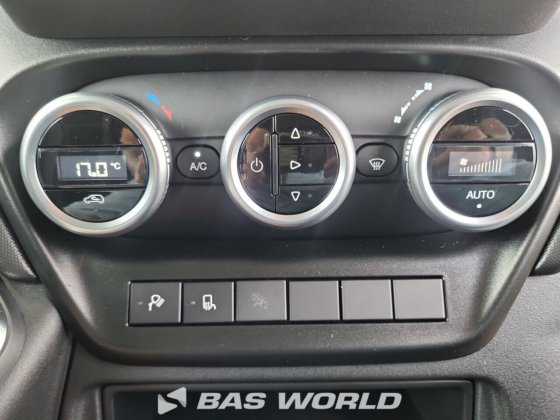 イヴェコ・デイリー 35C18 クローズド・ボックス・バン