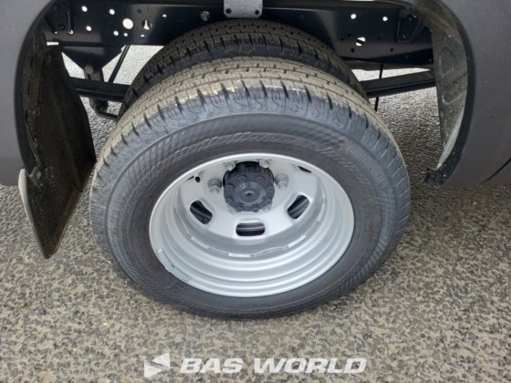 イヴェコ・デイリー 35C18 クローズド・ボックス・バン