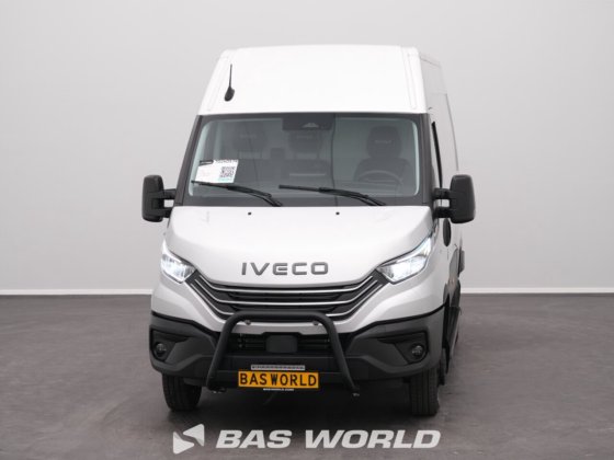 イヴェコ・デイリー 35C18 クローズド・ボックス・バン