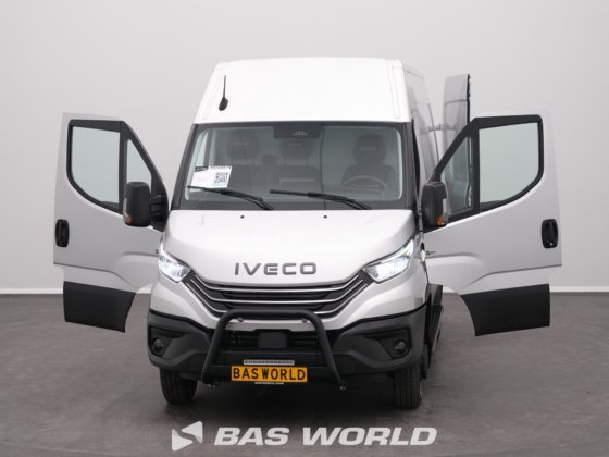 イヴェコ・デイリー 35C18 クローズド・ボックス・バン