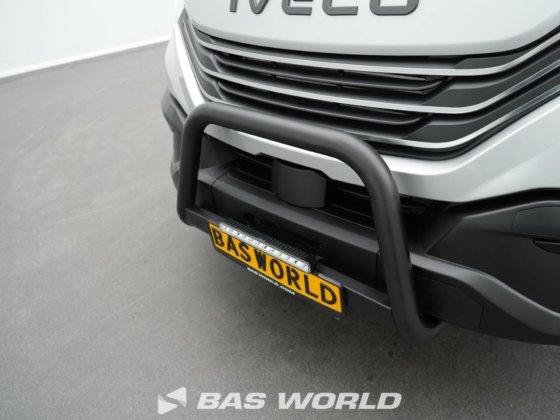 イヴェコ・デイリー 35C18 クローズド・ボックス・バン