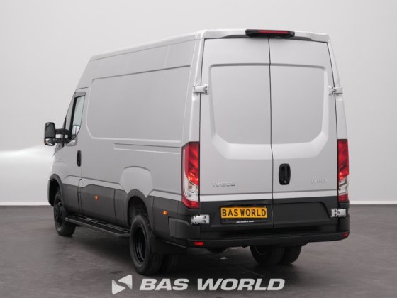 イヴェコ・デイリー 35C18 クローズド・ボックス・バン