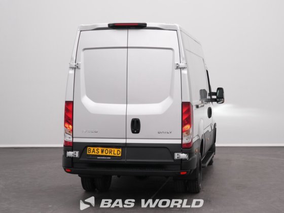 イヴェコ・デイリー 35C18 クローズド・ボックス・バン