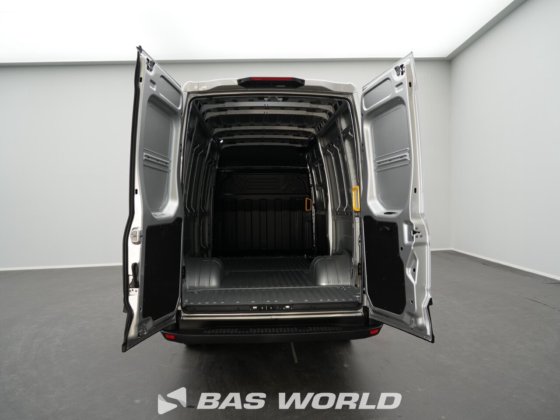 イヴェコ・デイリー 35C18 クローズド・ボックス・バン