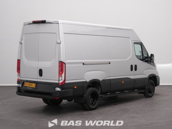 イヴェコ・デイリー 35C18 クローズド・ボックス・バン