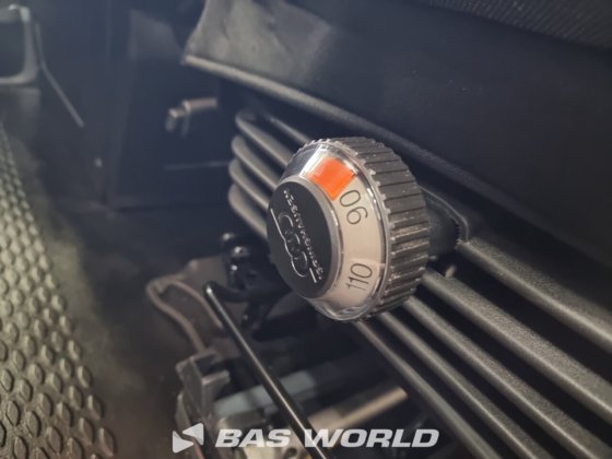 イヴェコ・デイリー 35C18 クローズド・ボックス・バン