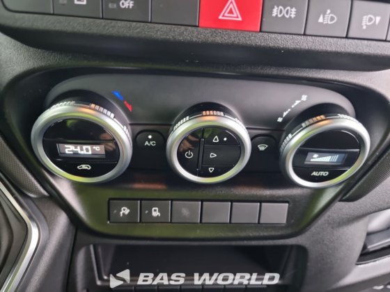 イヴェコ・デイリー 35C18 クローズド・ボックス・バン